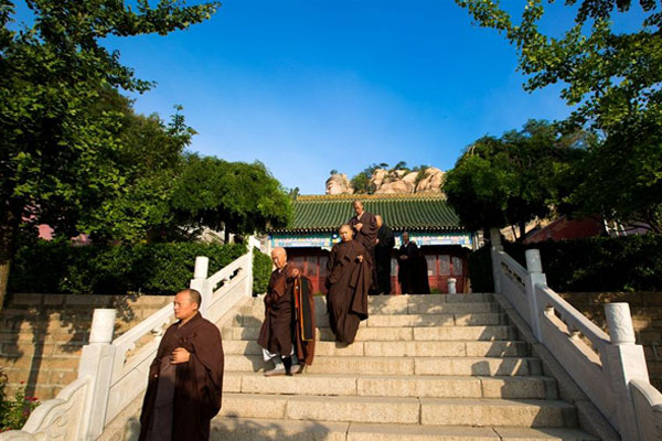 送通禅师还南陵隐静寺