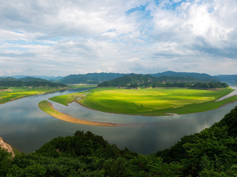 真珠帘卷玉楼空,天淡银河垂地的意思出处诗名赏析